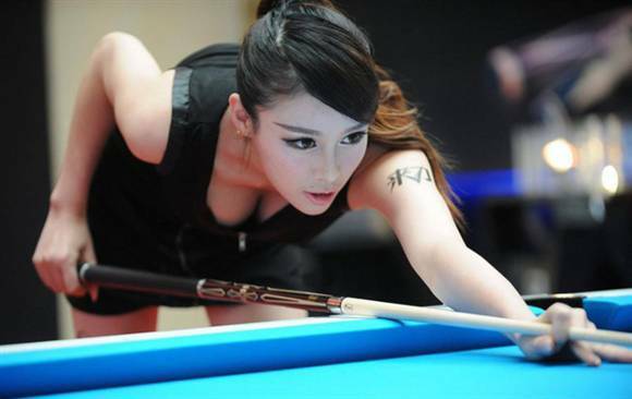 打台球该如何做到一杆进洞？